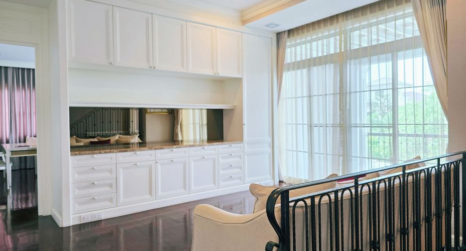 For sale 4 bedrooms house in Taling Chan, Bangkok