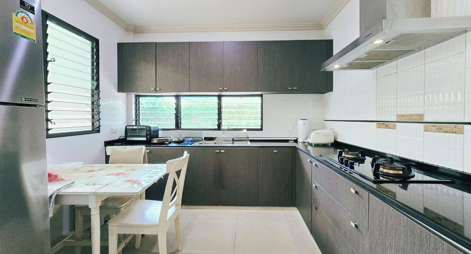 For sale 4 bedrooms house in Taling Chan, Bangkok