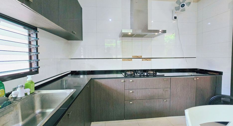 For sale 4 bedrooms house in Taling Chan, Bangkok