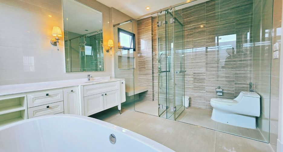 For sale 4 bedrooms house in Taling Chan, Bangkok