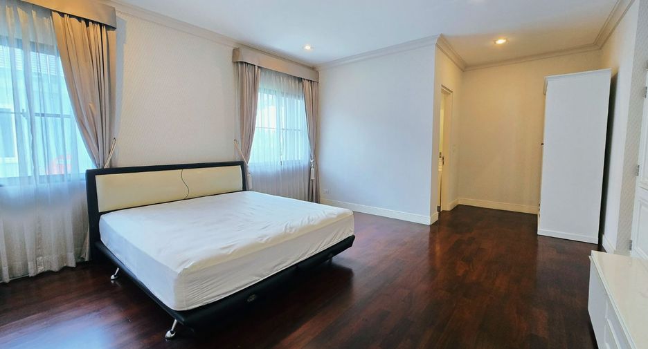 For sale 4 bedrooms house in Taling Chan, Bangkok