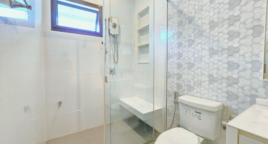 For sale 4 bedrooms house in Taling Chan, Bangkok