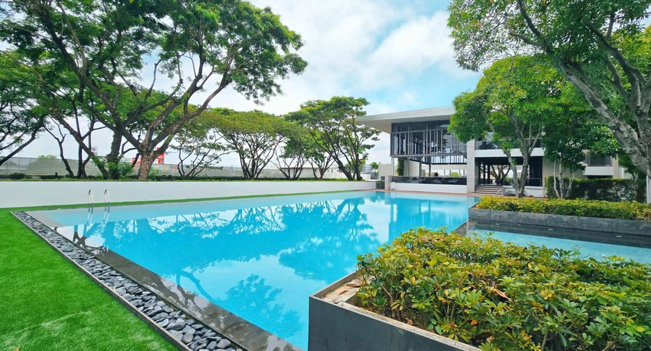 For sale 4 bedrooms house in Taling Chan, Bangkok