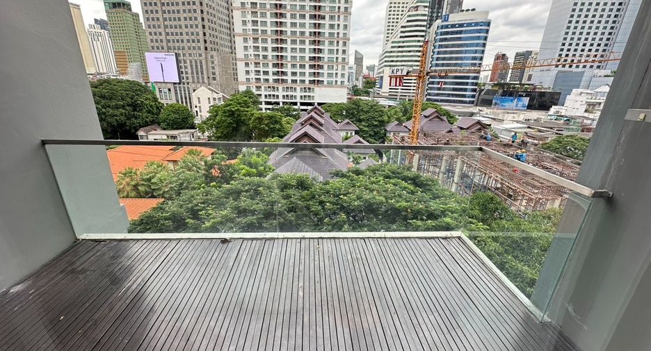For rent 3 bedrooms condo in Khlong Toei, Bangkok