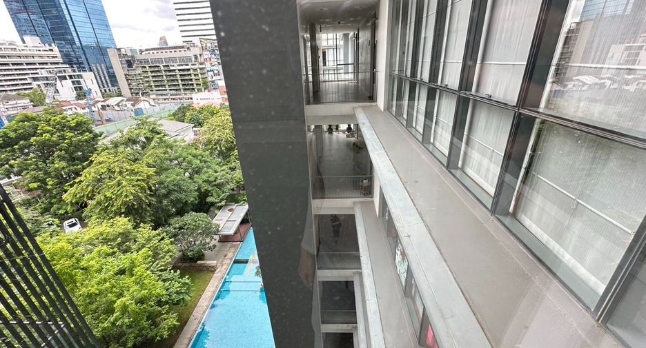For rent 3 bedrooms condo in Khlong Toei, Bangkok