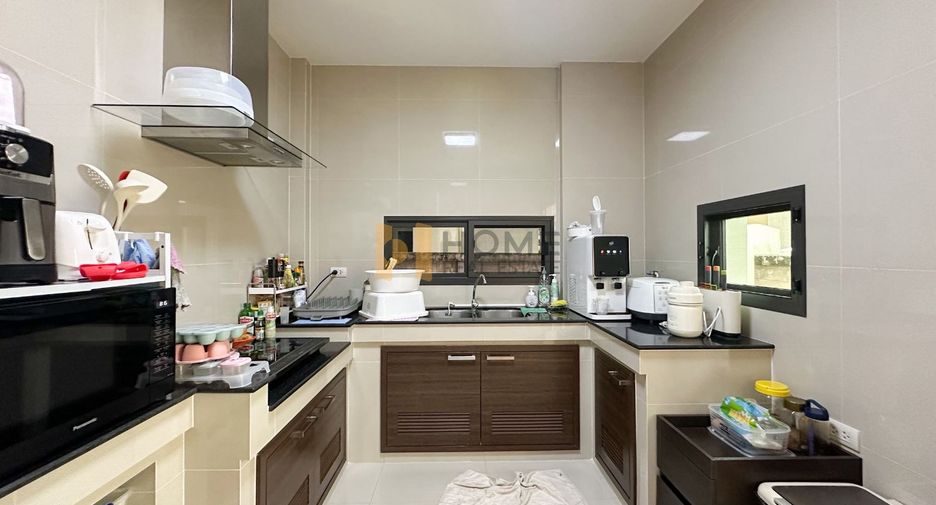 Haus zum Kauf mit 3 Zimmer in Bangkok Noi, Bangkok