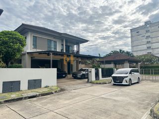 Haus zum Kauf mit 3 Zimmer in Bangkok Noi, Bangkok