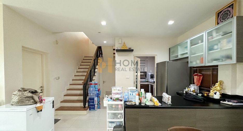 Haus zum Kauf mit 3 Zimmer in Bangkok Noi, Bangkok