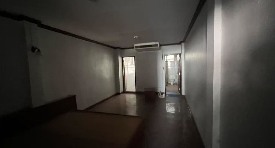 For rent retail Space in Khlong Toei, Bangkok