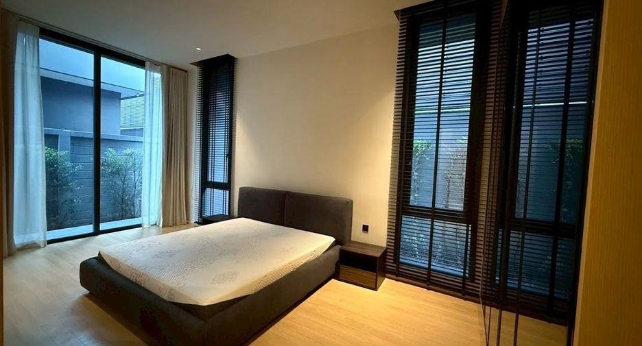 For sale 5 bedrooms house in Suan Luang, Bangkok