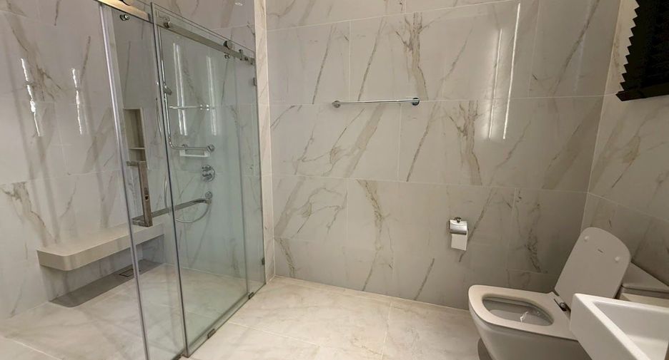For sale 5 bedrooms house in Suan Luang, Bangkok