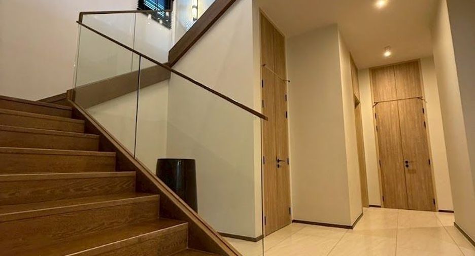 For sale 5 bedrooms house in Suan Luang, Bangkok