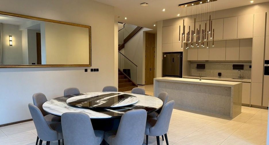 For sale 5 bedrooms house in Suan Luang, Bangkok