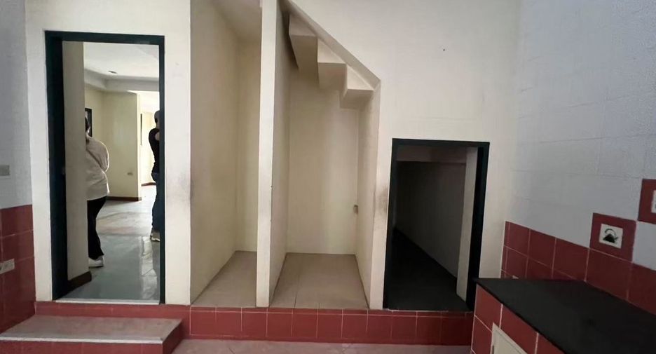 For rent retail Space in Khlong Toei, Bangkok