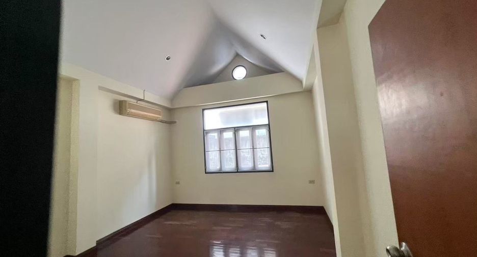 For rent retail Space in Khlong Toei, Bangkok