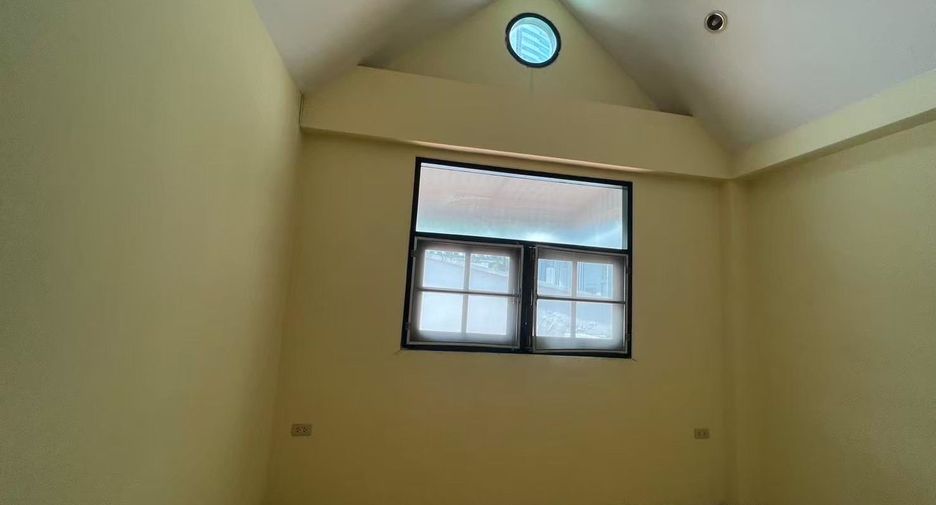 For rent retail Space in Khlong Toei, Bangkok
