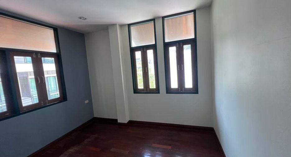 For rent retail Space in Khlong Toei, Bangkok
