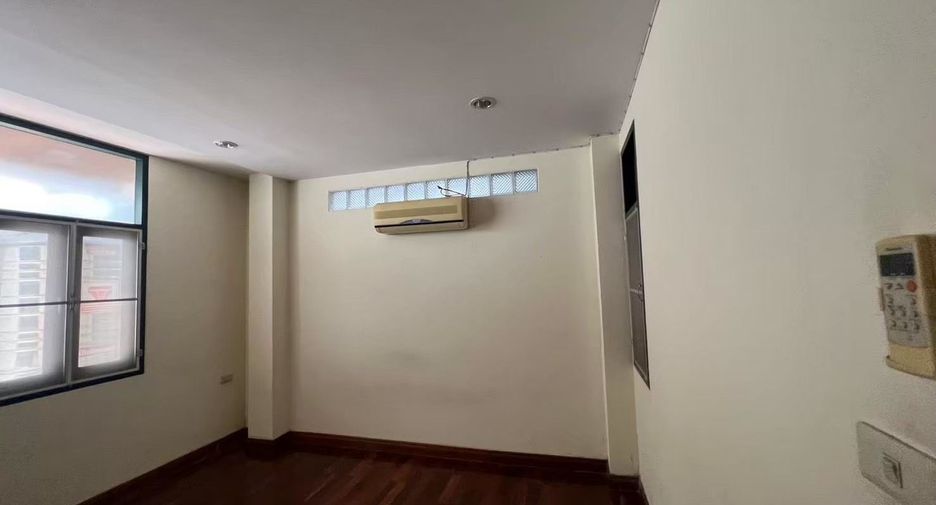 For rent retail Space in Khlong Toei, Bangkok