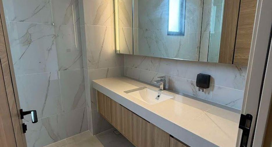 For sale 5 bedrooms house in Suan Luang, Bangkok