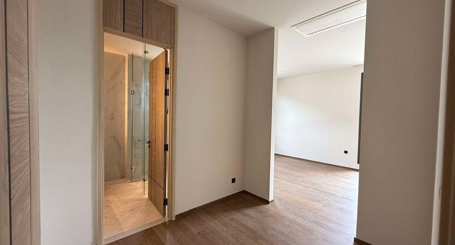 For sale 5 bedrooms house in Suan Luang, Bangkok