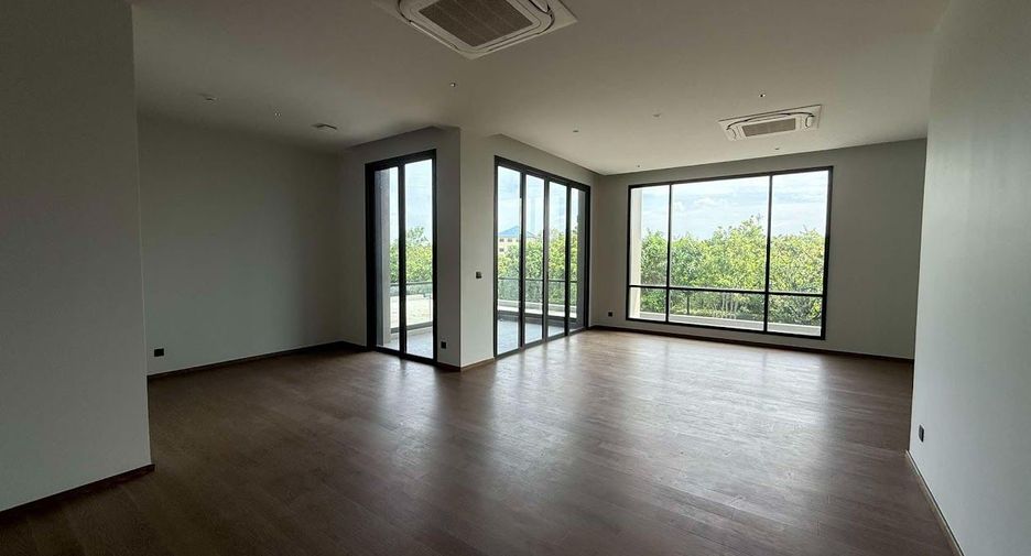 For sale 5 bedrooms house in Suan Luang, Bangkok