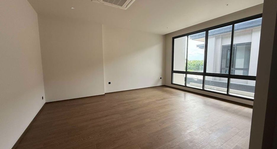 For sale 5 bedrooms house in Suan Luang, Bangkok