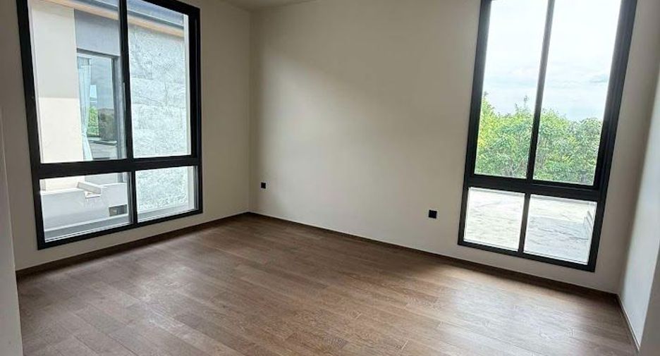 For sale 5 bedrooms house in Suan Luang, Bangkok