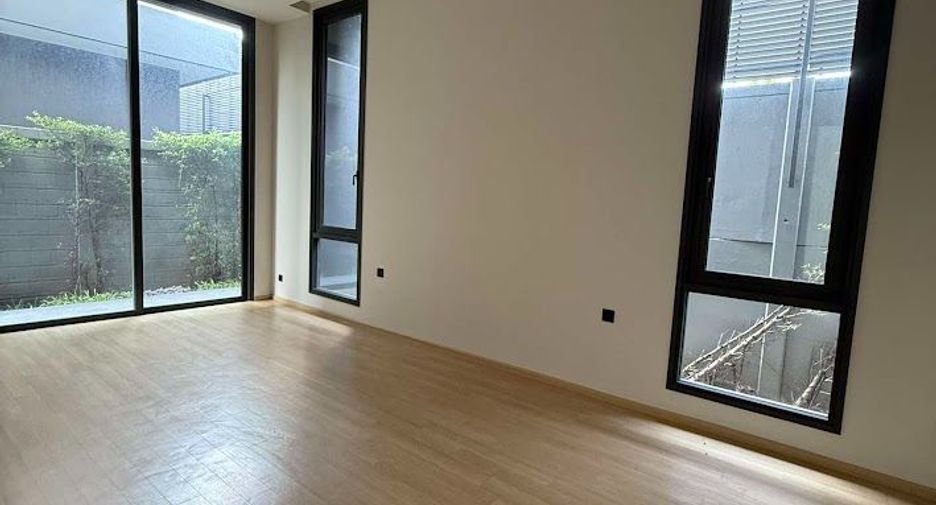 For sale 5 bedrooms house in Suan Luang, Bangkok