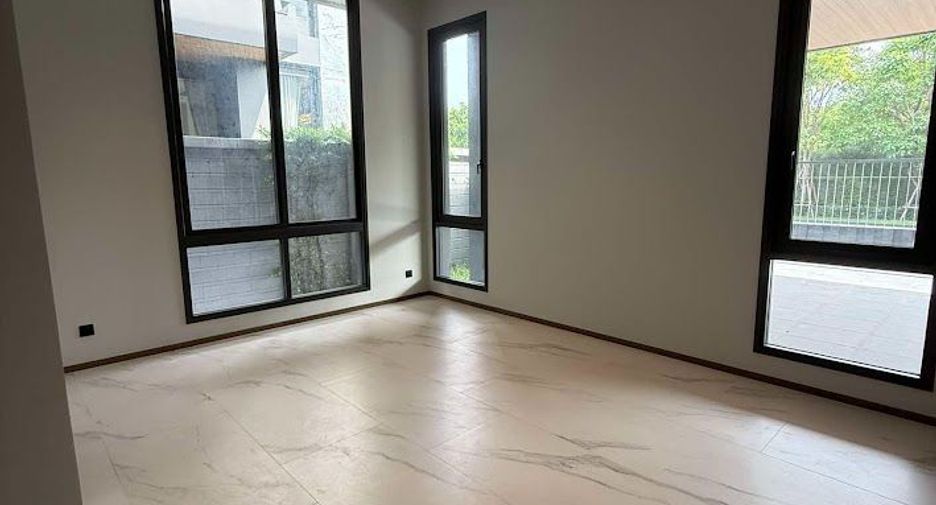 For sale 5 bedrooms house in Suan Luang, Bangkok