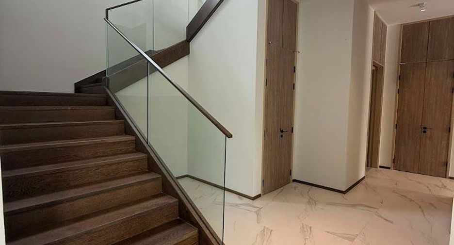 For sale 5 bedrooms house in Suan Luang, Bangkok