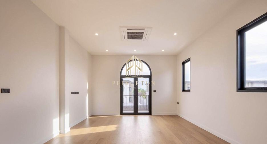 For sale 5 bedrooms house in Saphan Sung, Bangkok