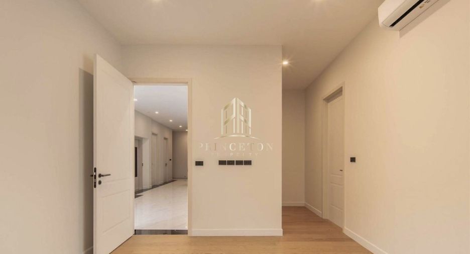 For sale 5 bedrooms house in Saphan Sung, Bangkok