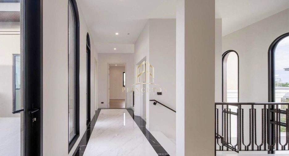 For sale 5 bedrooms house in Saphan Sung, Bangkok