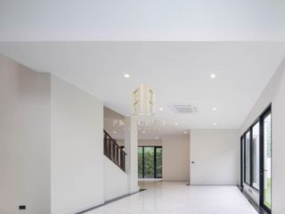 出售 5 卧室 独立屋 在 Saphan Sung, 曼谷