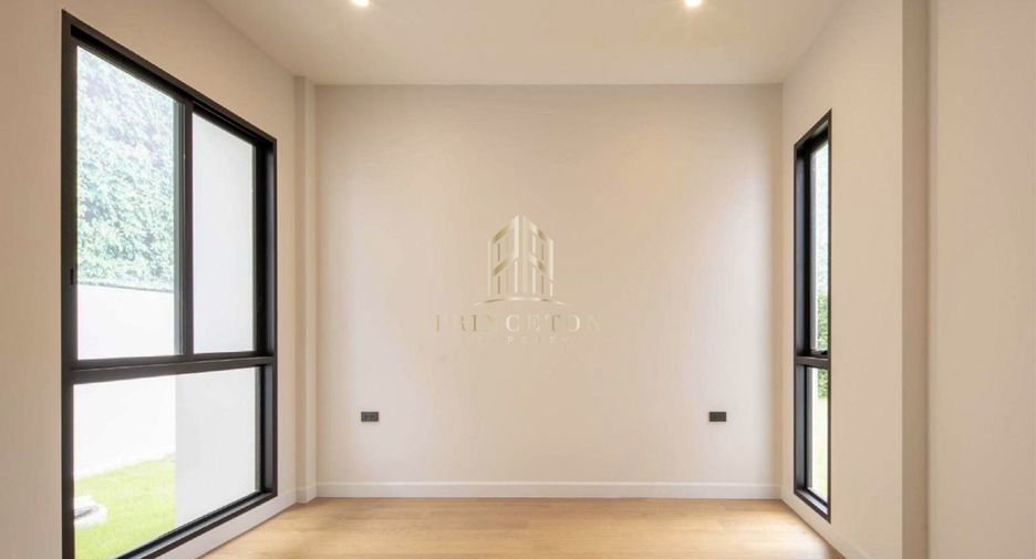 For sale 5 bedrooms house in Saphan Sung, Bangkok