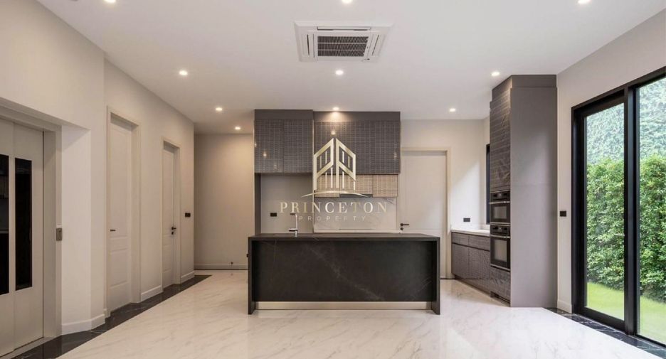 For sale 5 bedrooms house in Saphan Sung, Bangkok