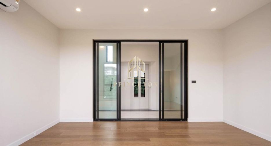 For sale 5 bedrooms house in Saphan Sung, Bangkok