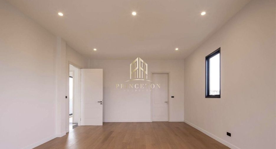 For sale 5 bedrooms house in Saphan Sung, Bangkok