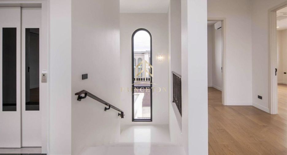 For sale 5 bedrooms house in Saphan Sung, Bangkok