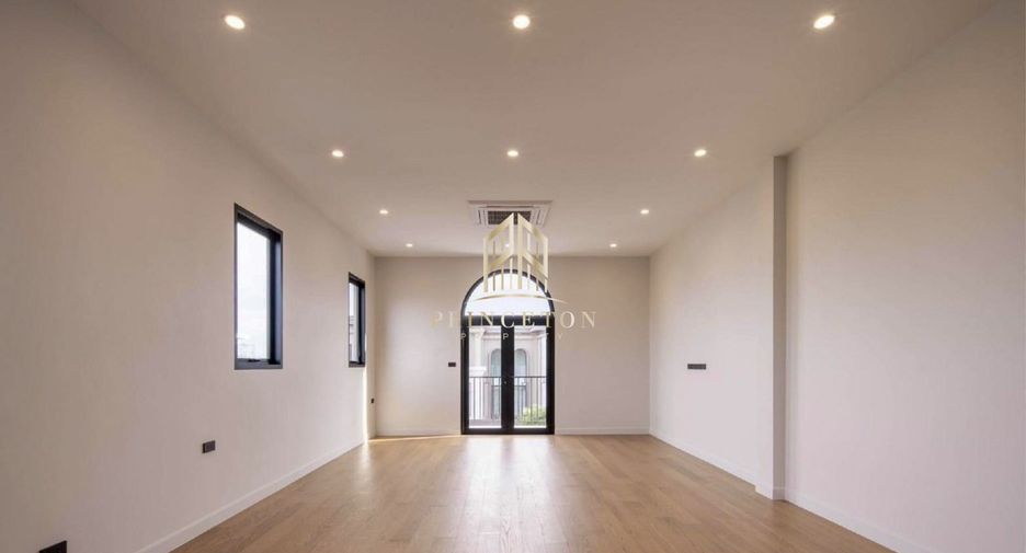 For sale 5 bedrooms house in Saphan Sung, Bangkok