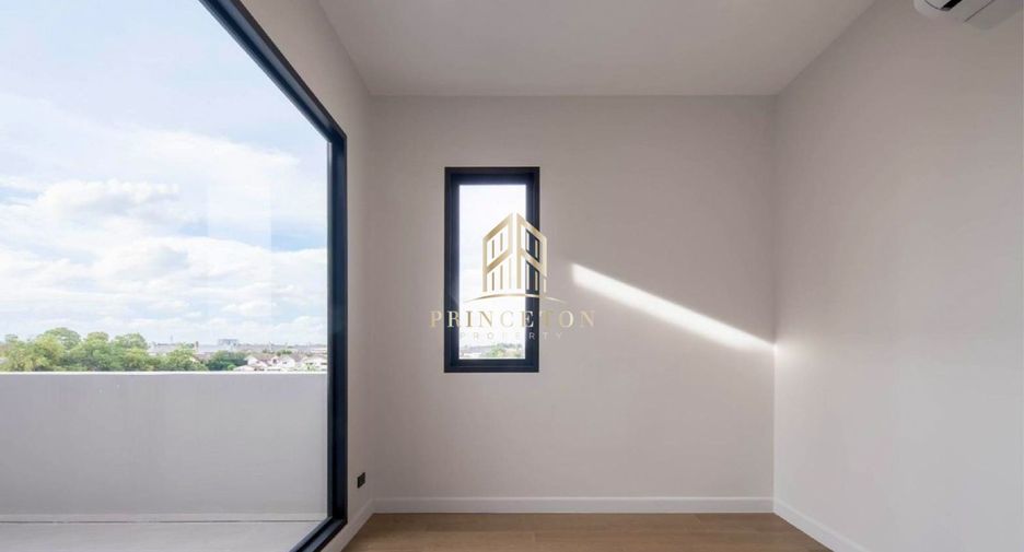 For sale 5 bedrooms house in Saphan Sung, Bangkok