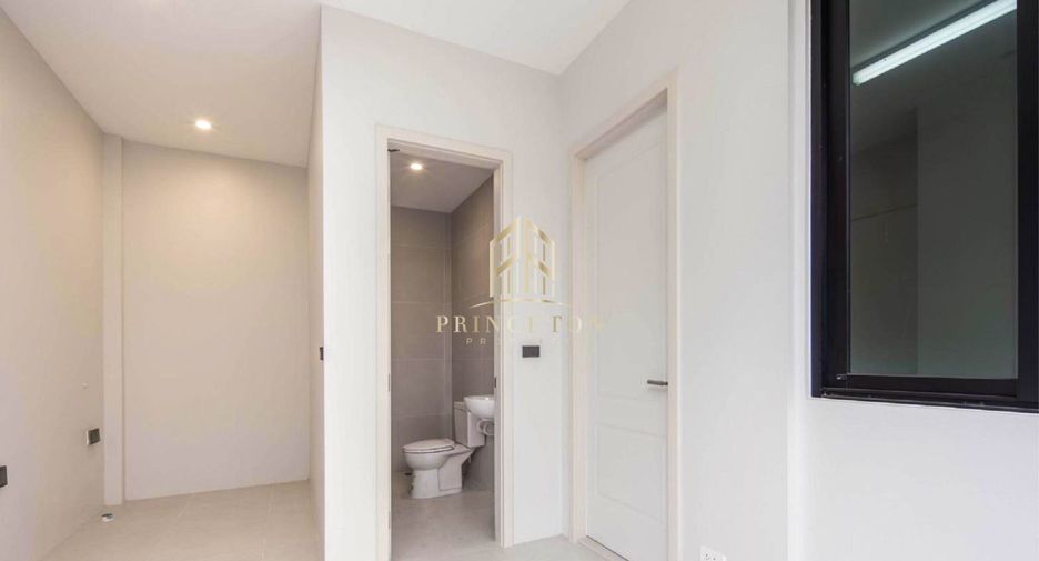 For sale 5 bedrooms house in Saphan Sung, Bangkok