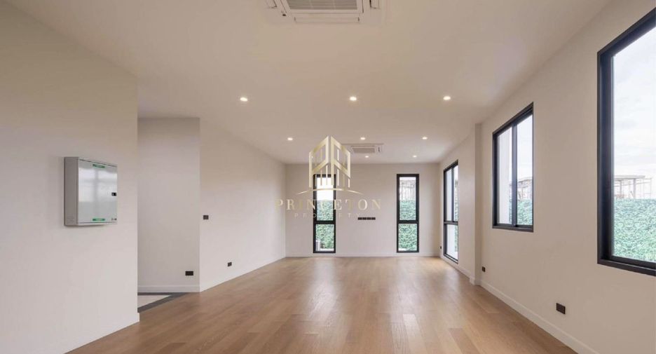 For sale 5 bedrooms house in Saphan Sung, Bangkok