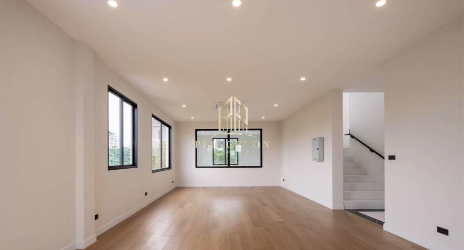 For sale 5 bedrooms house in Saphan Sung, Bangkok