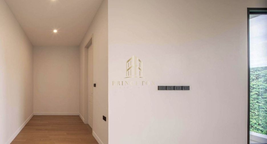 For sale 5 bedrooms house in Saphan Sung, Bangkok