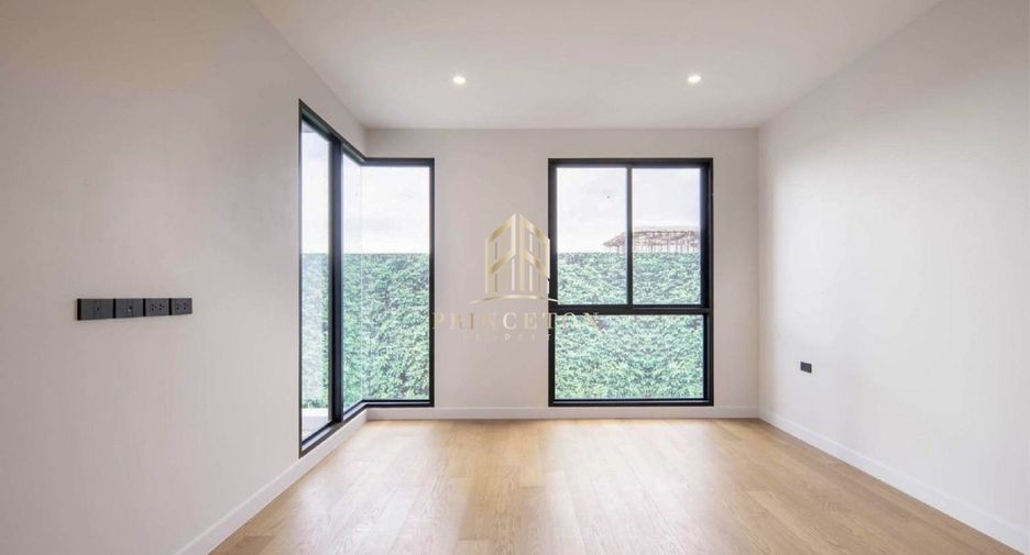 For sale 5 bedrooms house in Saphan Sung, Bangkok