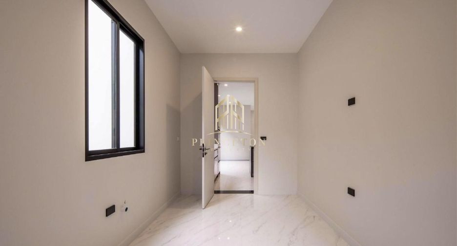 For sale 5 bedrooms house in Saphan Sung, Bangkok