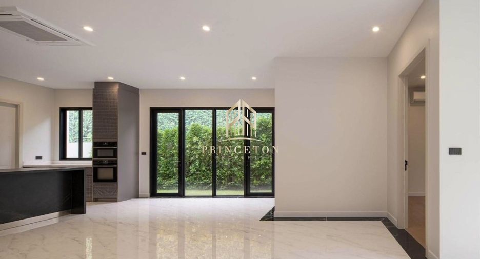 For sale 5 bedrooms house in Saphan Sung, Bangkok