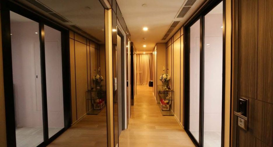 For rent 3 bedrooms condo in Khlong Toei, Bangkok