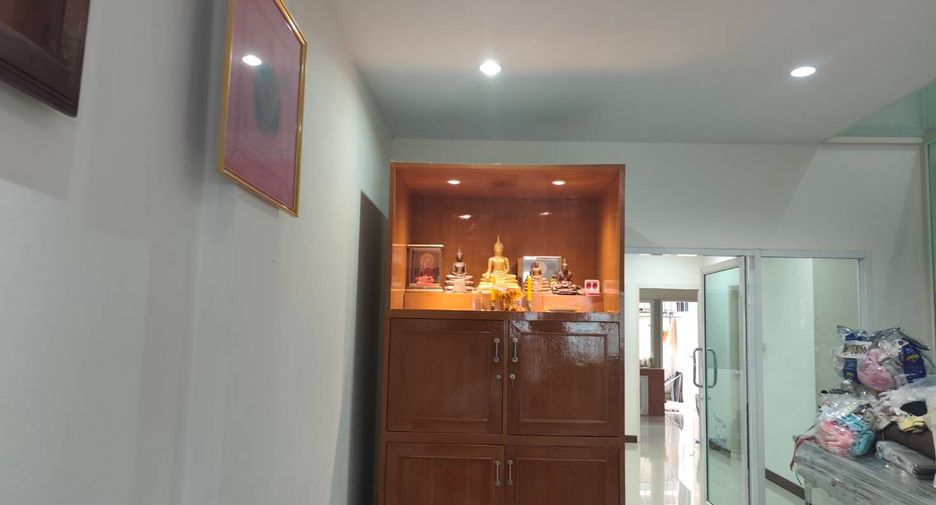 Reihenhaus zum Kauf mit 4 Zimmer in Wang Thonglang, Bangkok